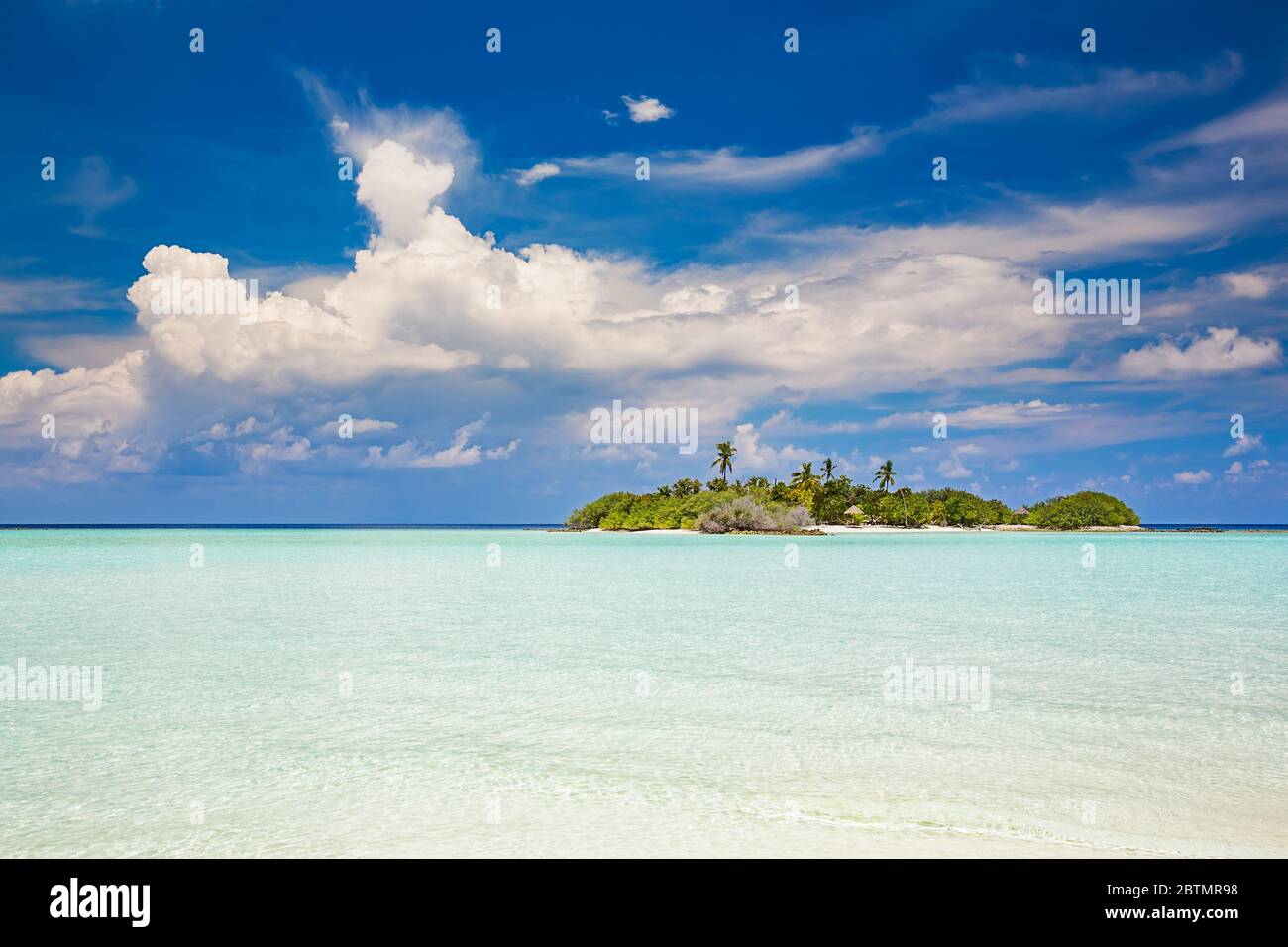 Sunny scenery beautiful coast beach hi-res stock photography and images ...