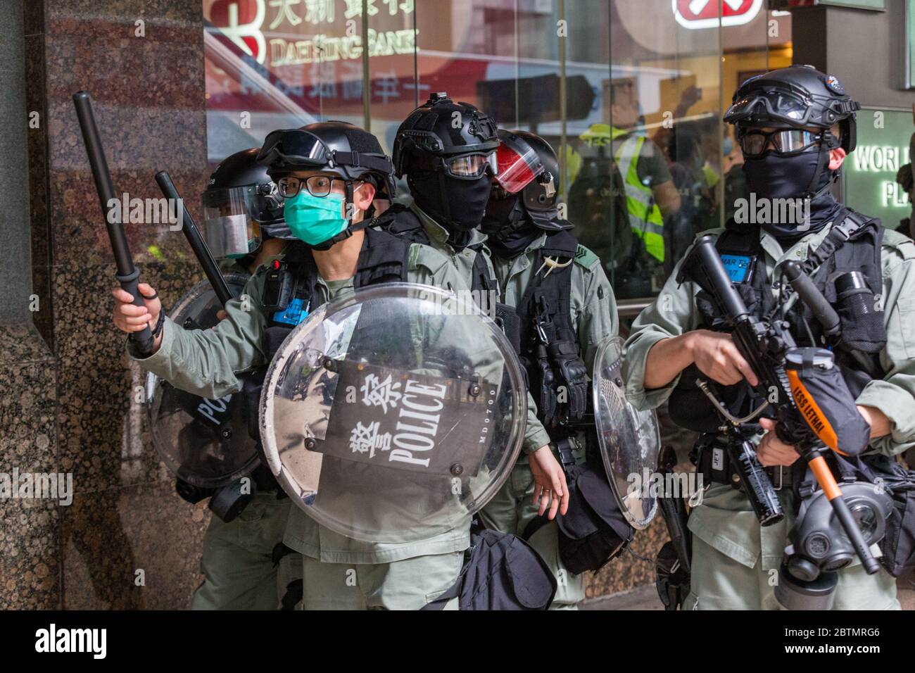 Central, Hong Kong. 27 May, 2020 Hong Kong Protest Anti-National Anthem Law. Police pushing back the crowd. Credit:David Ogg / Alamy Live News Stock Photo
