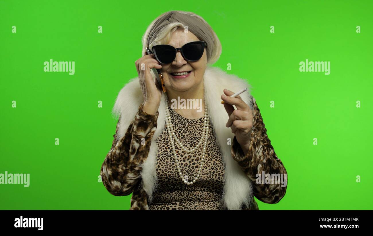 Elderly stylish granny caucasian mature woman using app on smartphone for  online shopping confused face expression. Chroma key background. Old  grandmother in fashion wearing browsing on mobile phone Stock Photo - Alamy
