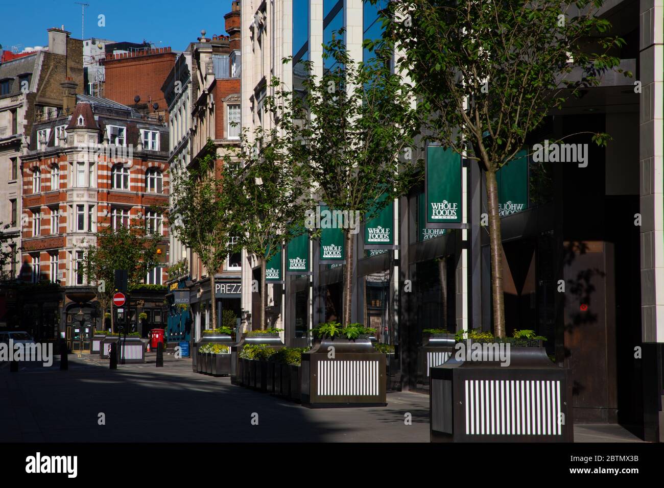 people-queueing-for-whole-foods-market-piccadilly-on-glasshouse-street