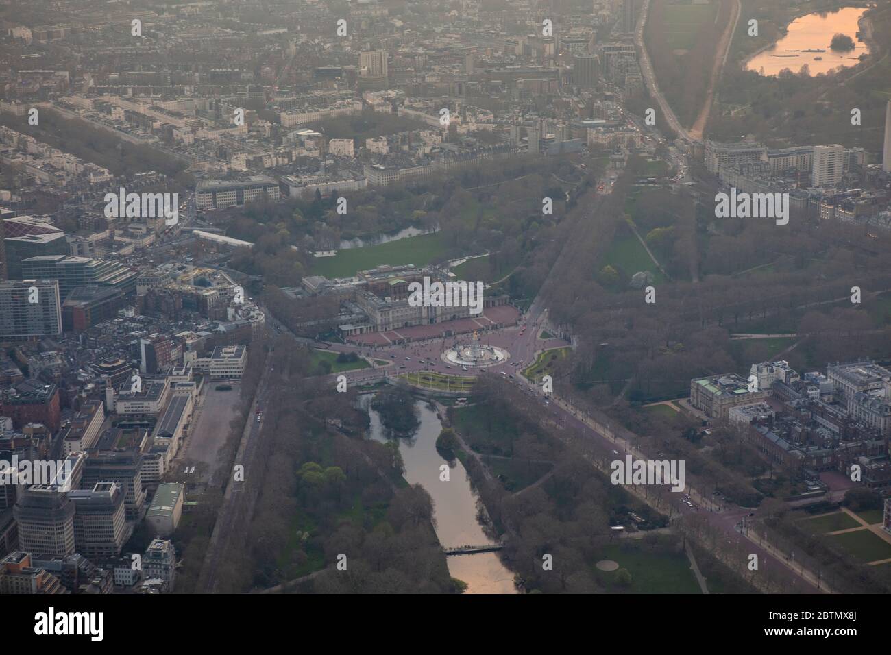 Buckingham palace aerial view hi-res stock photography and images - Alamy