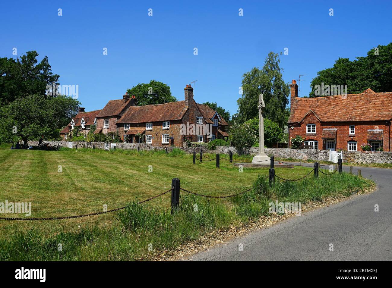 Attractive cottages around the village green at the Lee, Buckinghamshire Stock Photo