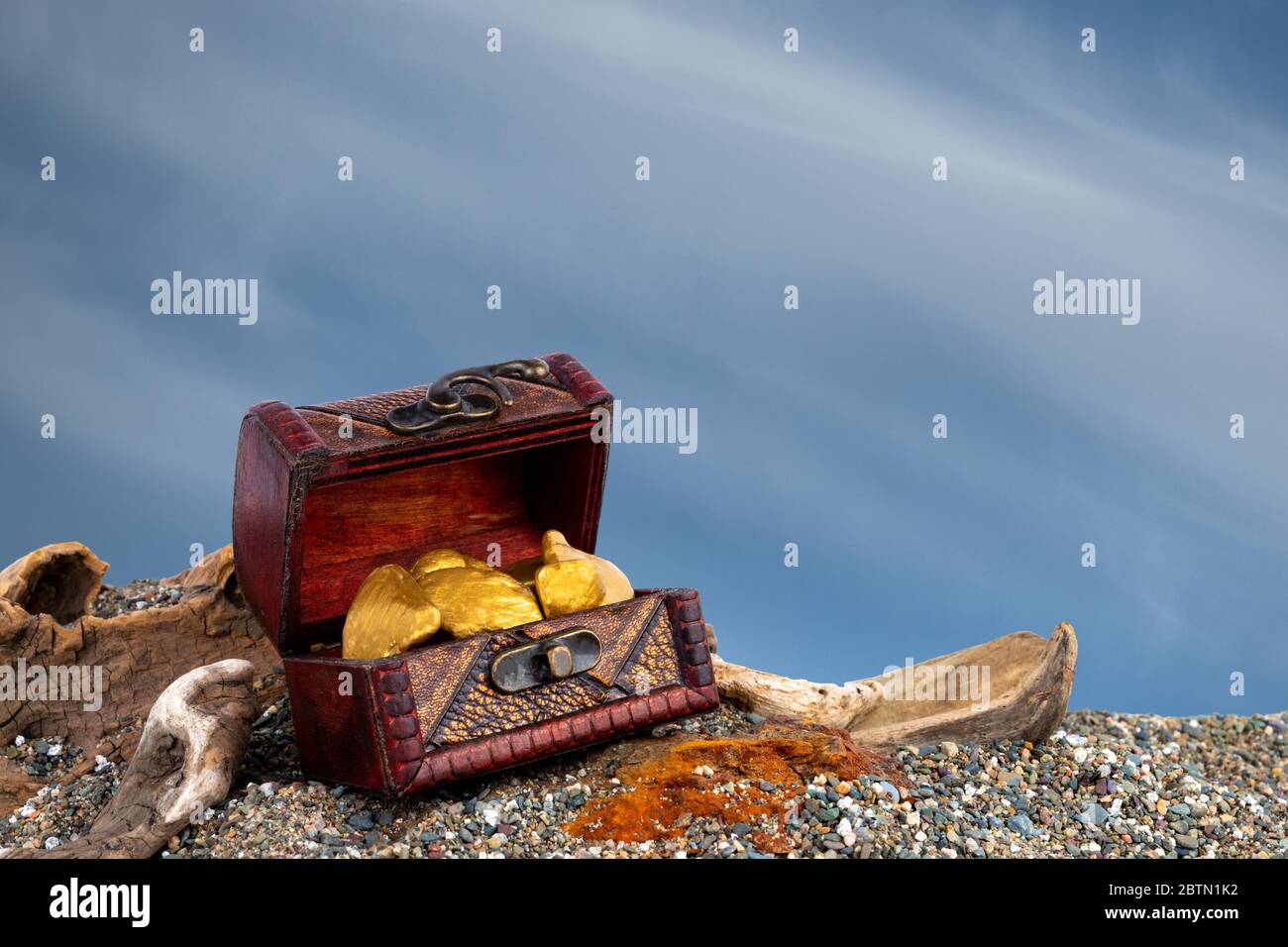 14,600+ Treasure Chest Gold Jewels Stock Photos, Pictures & Royalty-Free  Images - iStock