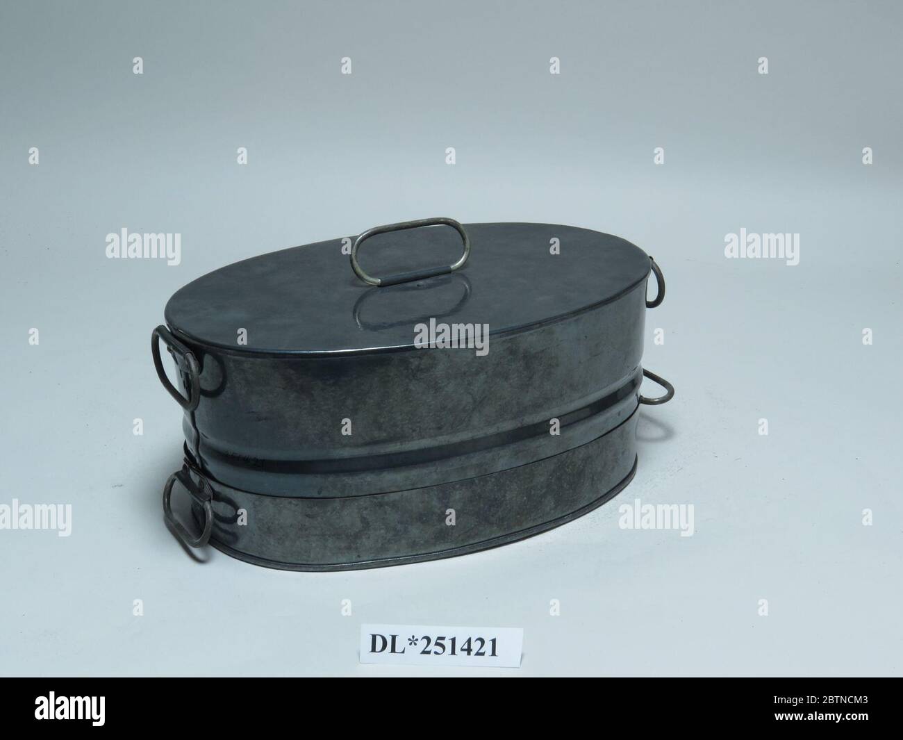 https://c8.alamy.com/comp/2BTNCM3/steam-cooker-full-size-patent-model-us-patent-no-124256-of-a-set-of-oval-pans-for-baking-roasting-and-cooking-made-by-thomas-j-t-cummings-of-fort-wayne-in-and-patented-on-march-5-1872-consists-of-an-exterior-cover-and-bottom-two-interior-pans-and-a-set-of-four-circular-bands-2BTNCM3.jpg