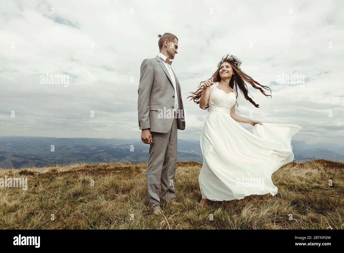 boho wedding couple, luxury ceremony 
