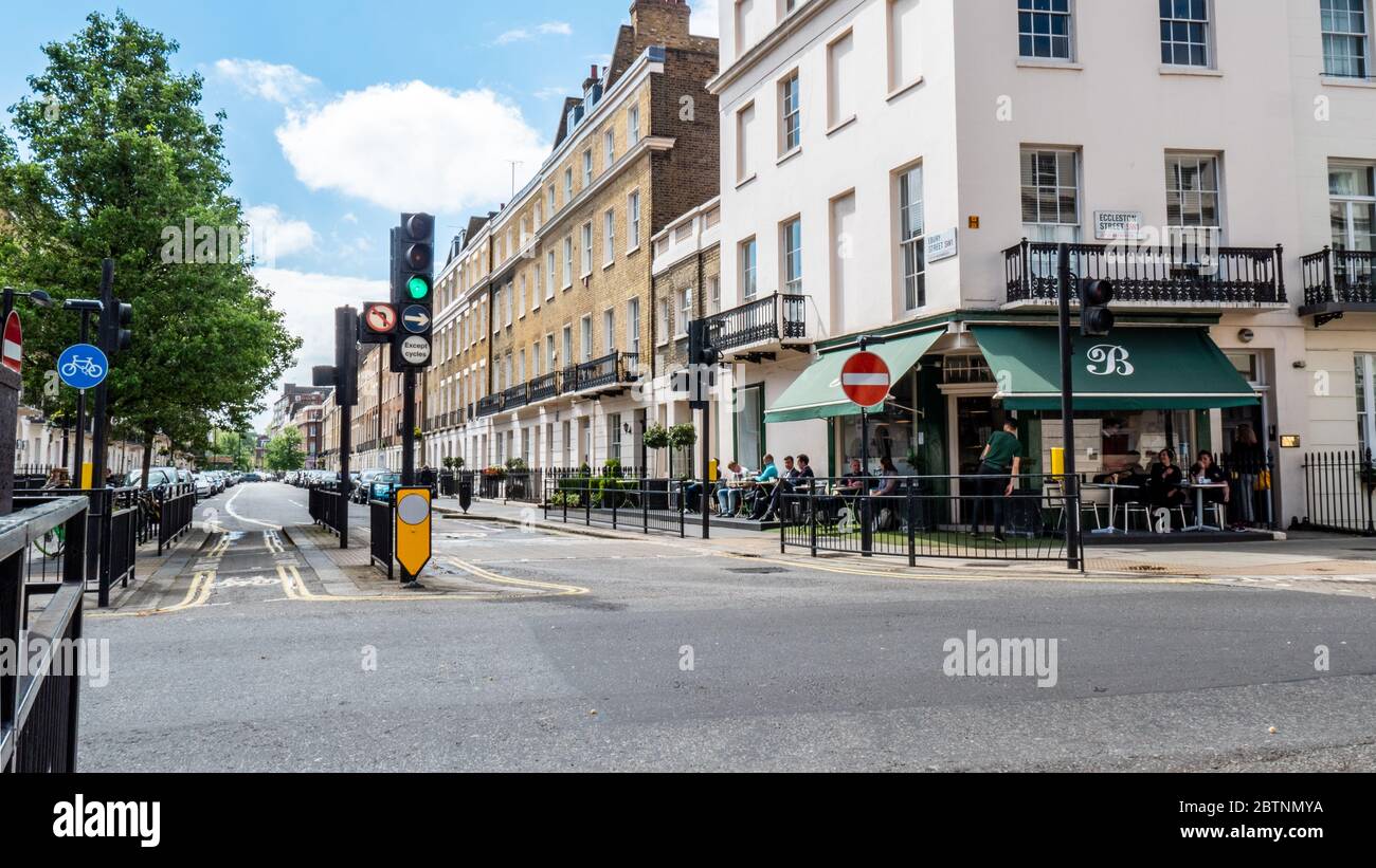 Belgravia street scene. Georgian architecture in the exclusive district of West London; La Bottega Eccleston is a popular Italian café with the locals Stock Photo