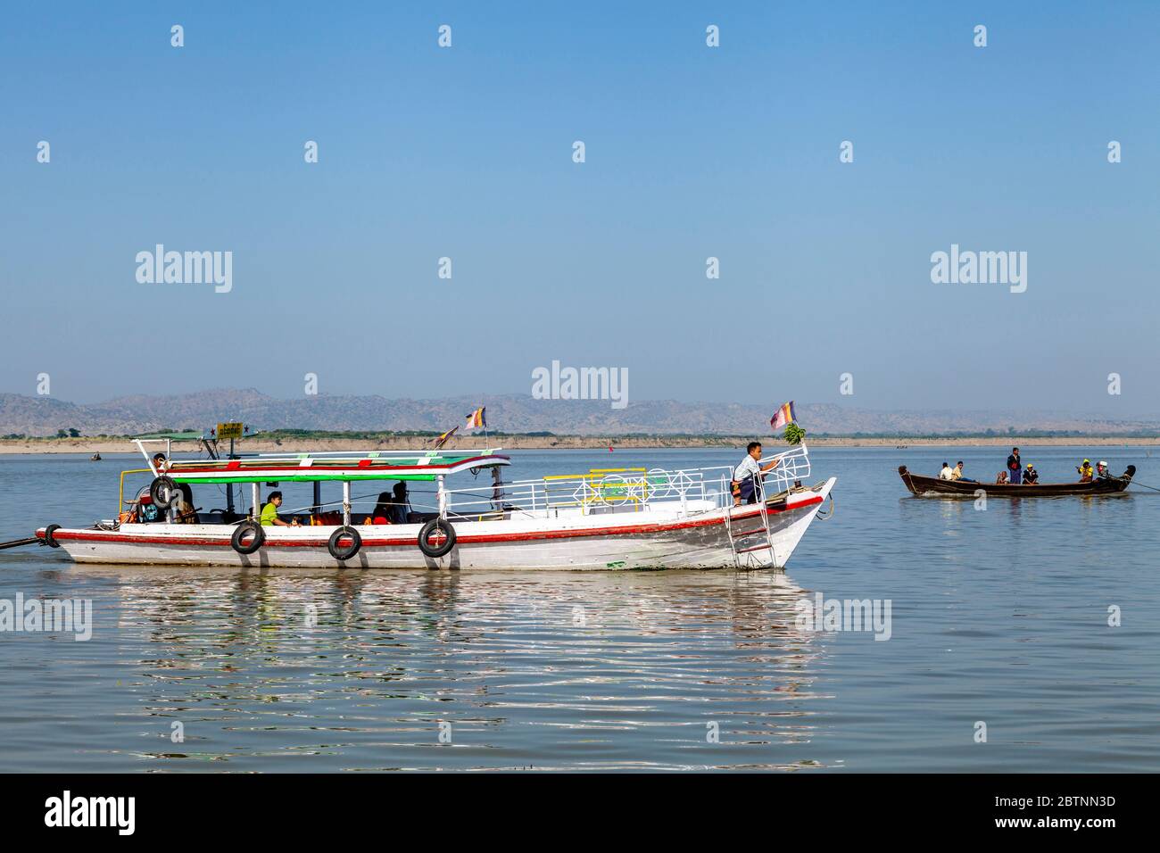 A Tour Boat On The Irrawaddy, (Ayeyarwady) River, Bagan, Mandalay Region, Myanmar. Stock Photo