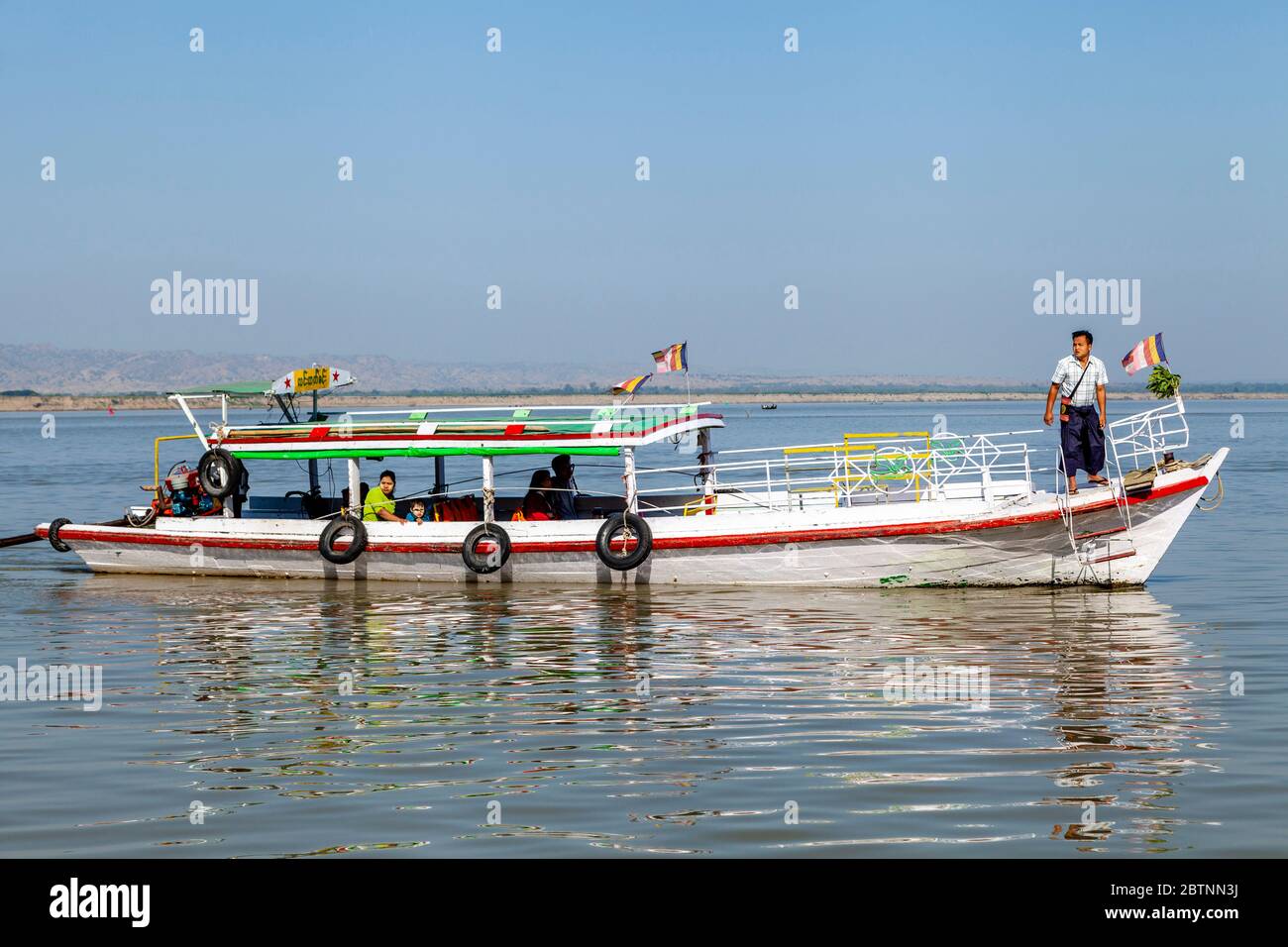 A Tour Boat On The Irrawaddy, (Ayeyarwady) River, Bagan, Mandalay Region, Myanmar. Stock Photo