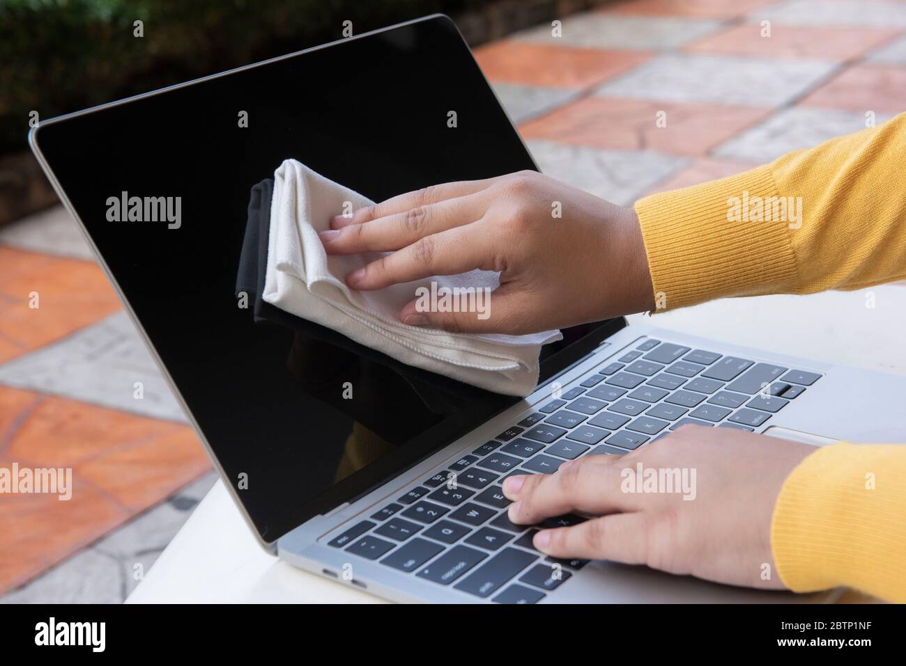Laptop cleaning hires stock photography and images Alamy