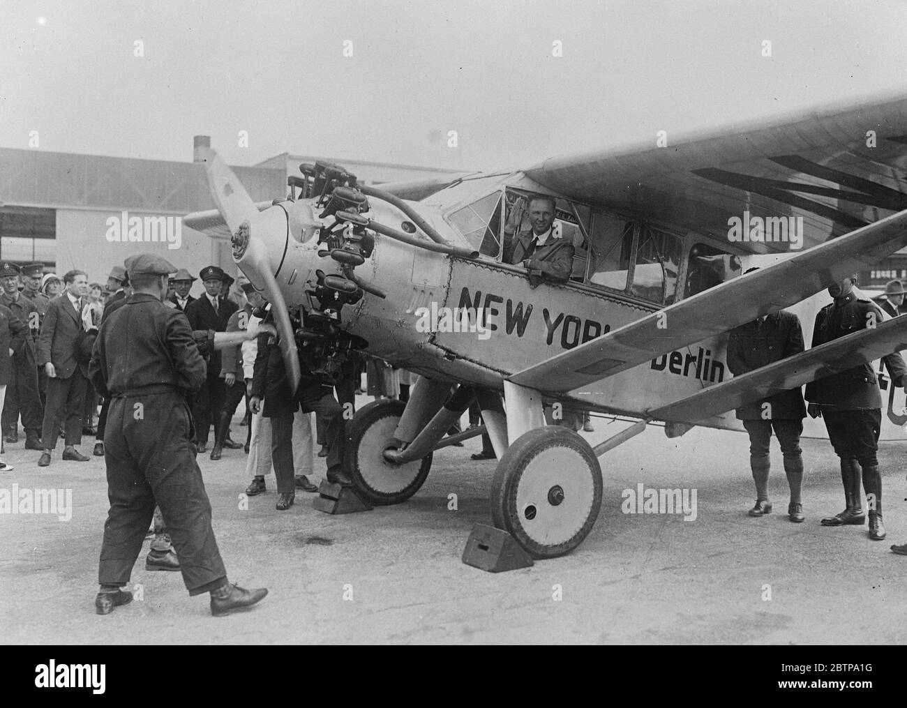 Chamberlin flies to Vienna . Mr Chamberlin , the American Atlantic airman , setting out on a flight from Berlin to Vienna . 21 June 1927 Stock Photo