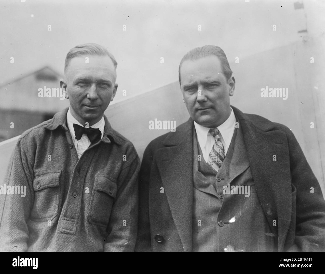 Trans Atlantic flight . Clarence Duncan Chamberlin ( November 11 1893 - October 30 or 31 1976) ( left ) and Lt Lloyd Bertaud . Posed . 1927 Stock Photo
