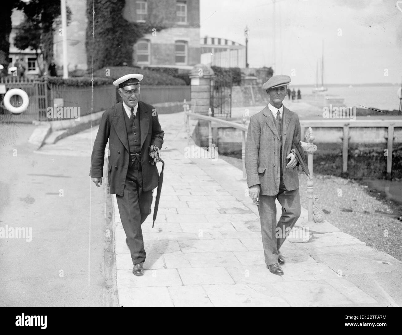Society at Cowes . Sir Richard Buckeley and Sir Godfrey Baring . 31 July 1926 Stock Photo
