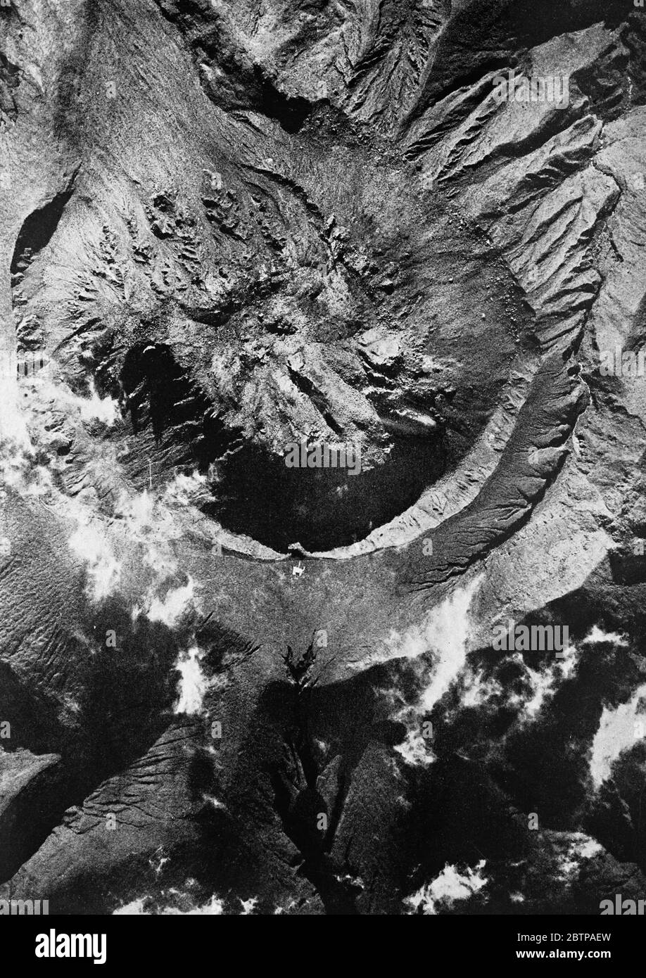 Martinique . Mont Pelee , an aerial picture taken at a height of 4000 feet above the summit , showing the hardened lava streams from the great eruption of 1902 . September 1929 Stock Photo