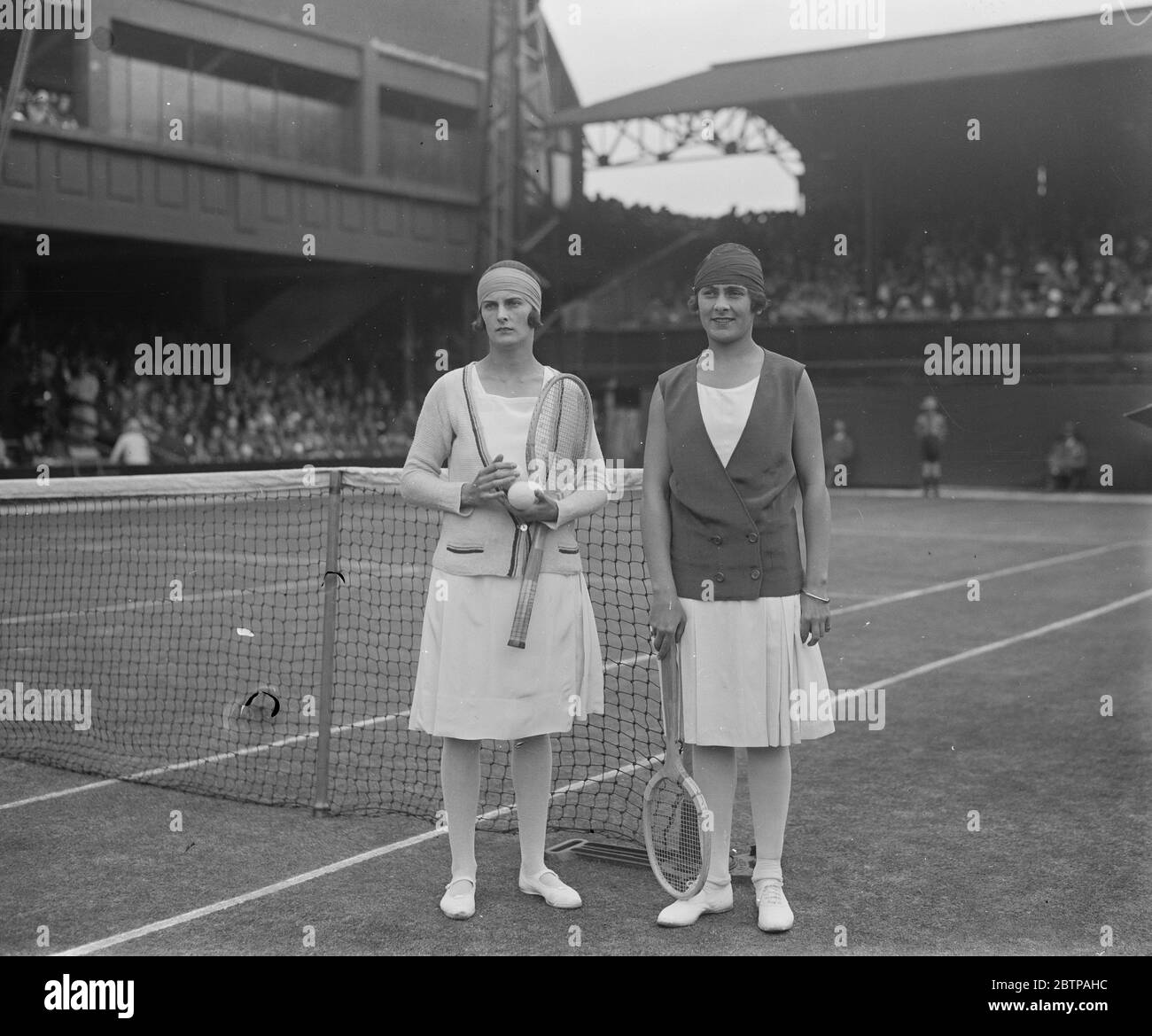 Wimbledon lawn tennis championships . Senorita de Alvarez ( right ) and Mrs Lycett . 26 June 1928 Stock Photo