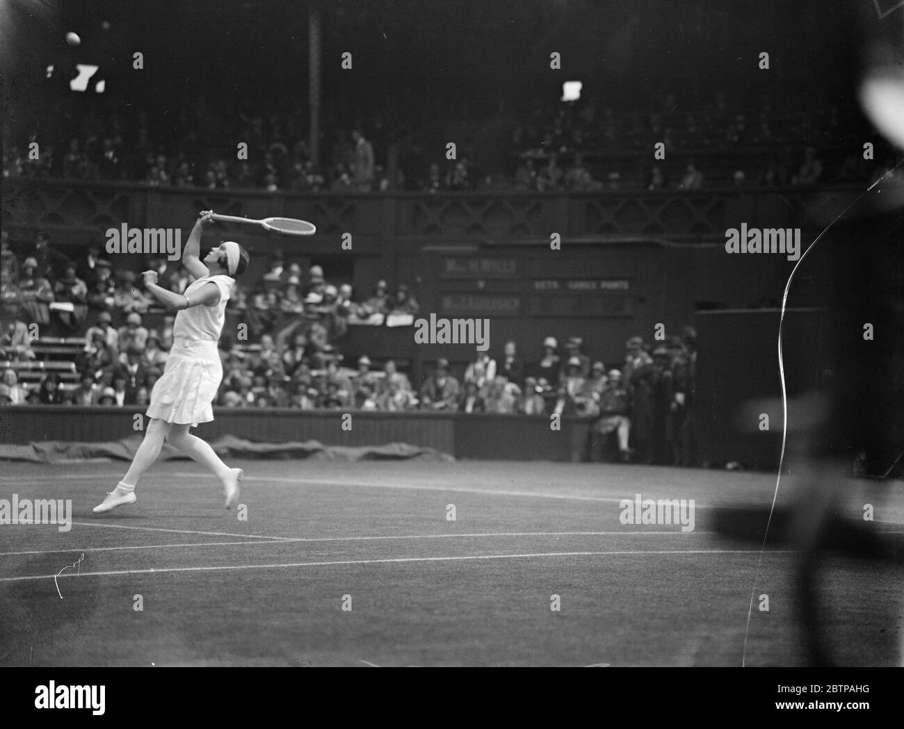 Wimbledon lawn tennis championships . Miss Joan Ridley in play against Miss H Jacobs . 4 July 1929 Stock Photo