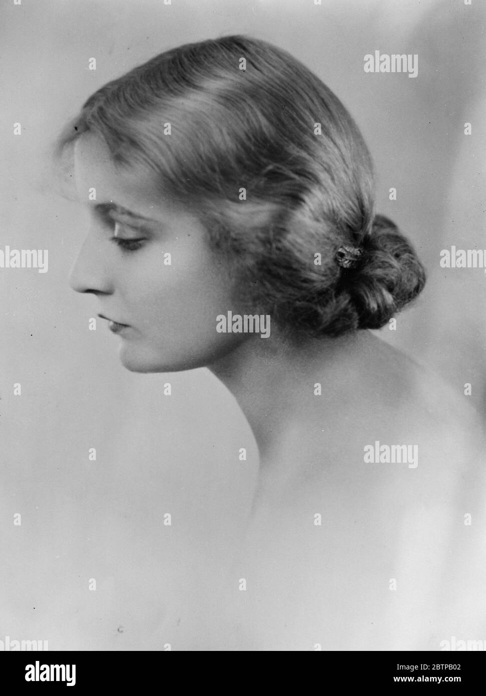 A beautiful actress . Gabrielle Casartelli , who makes her appearance at his Majesty ' s this week in the ' Berg ' . 11 March 1929 Stock Photo