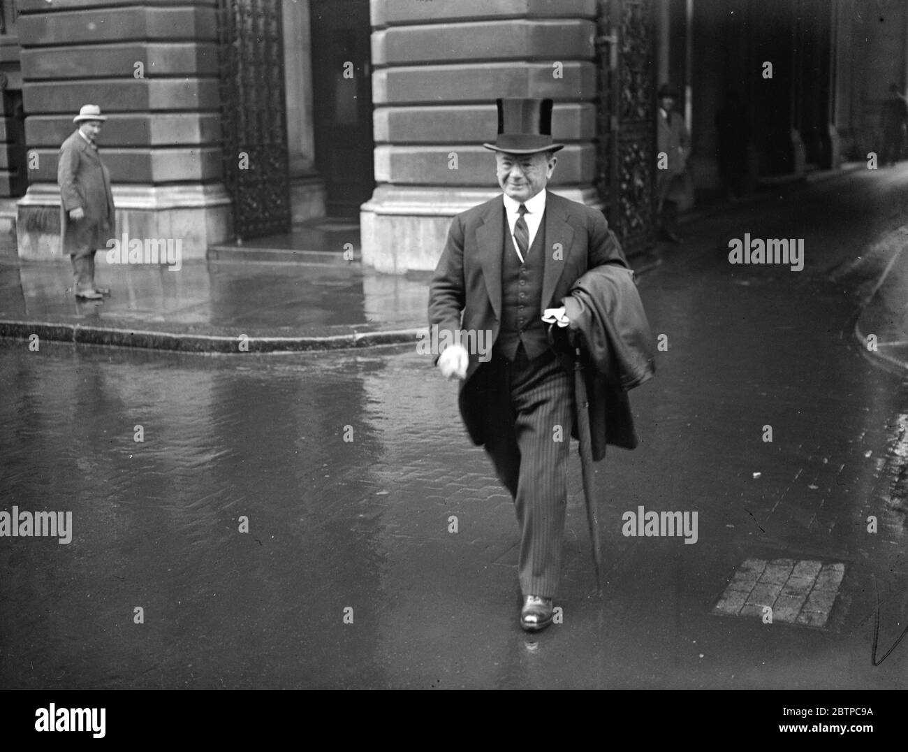 Cabinet and budget secrets . Mr L S Amery leaving .( Secretary of State for the Colonies ) 10 April 1929 Stock Photo