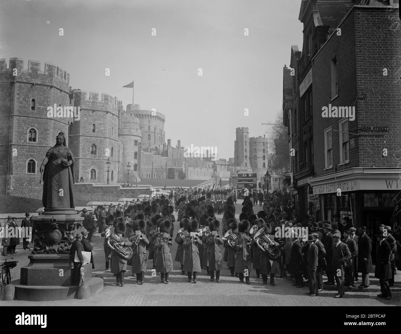 Pageantry at Windsor . Members of the 1st Battalion of the Scots Guards leaving WIndsor Castle after the changing of the Guard Ceremony . 1 April 1930 Stock Photo