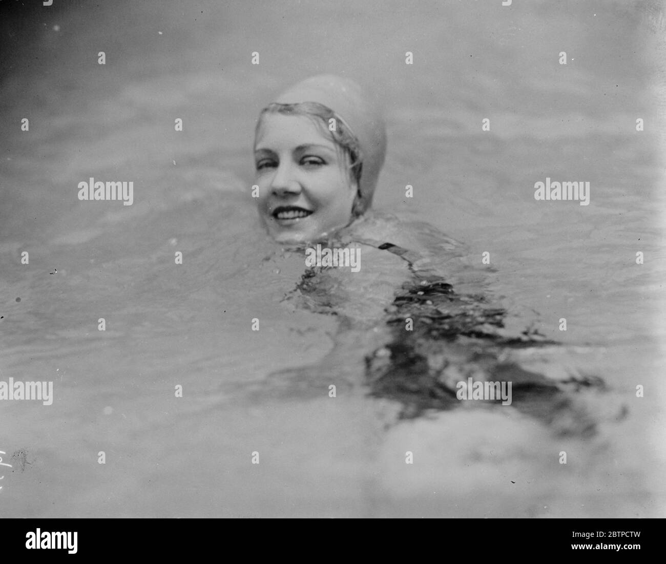 A Pacific mermaid . Miss Ruth Selwin , a well known American swimmer known  to her friends as 