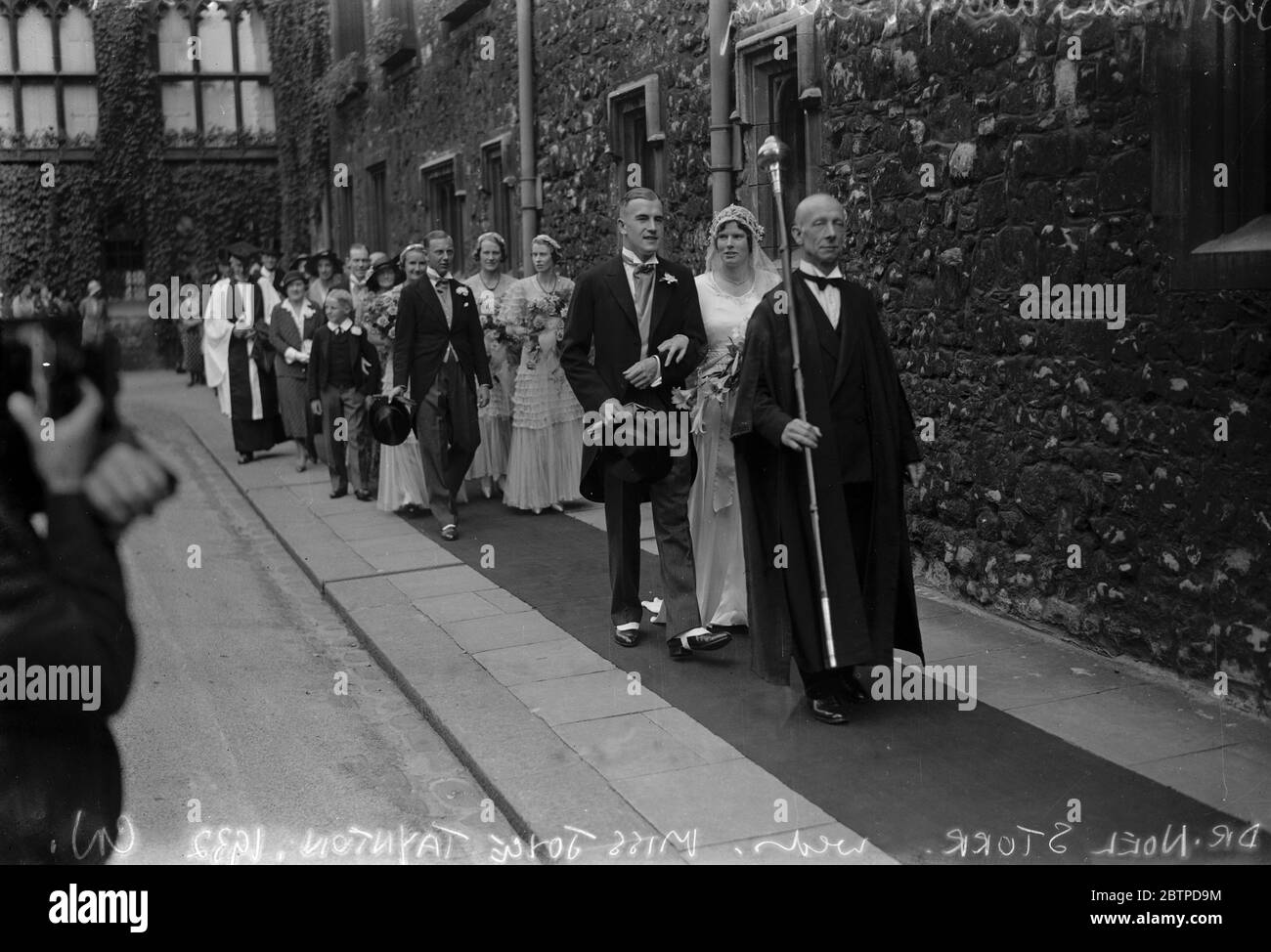 A Westminster Abbey wedding . The marriage between Dr Noel Storr and Miss Joyce Taynton took place in King Henry VIII 's Chapel , Westminster Abbey . The bridal procession leaving after the ceremony . 1 September 1932 Stock Photo