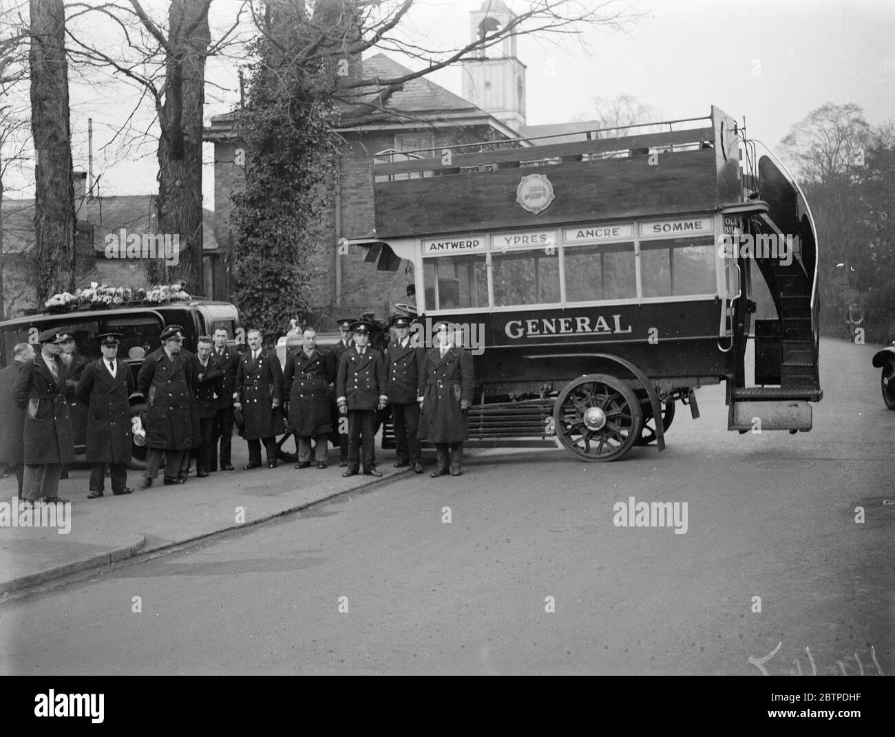 Old Bill , Bexley . 1935 LGOC Type B motor bus B43  Ole Bill  used by Britain to transport troops on the Western Front in World War I. Stock Photo
