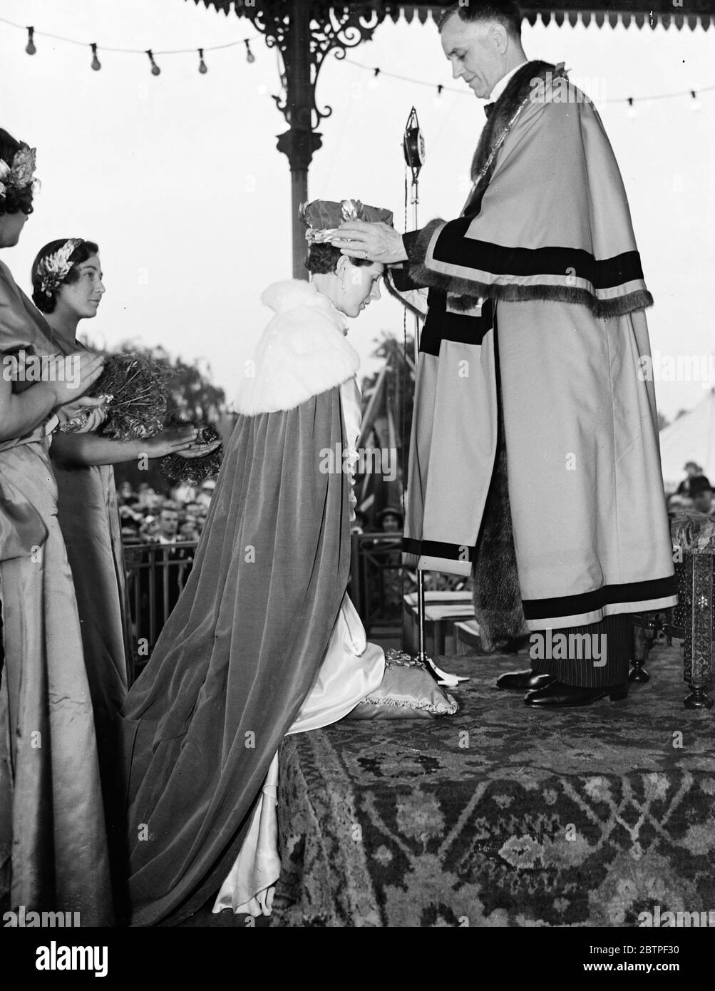 The Dartford Carnival . The carnival queen being crowned . 1936 . Stock Photo