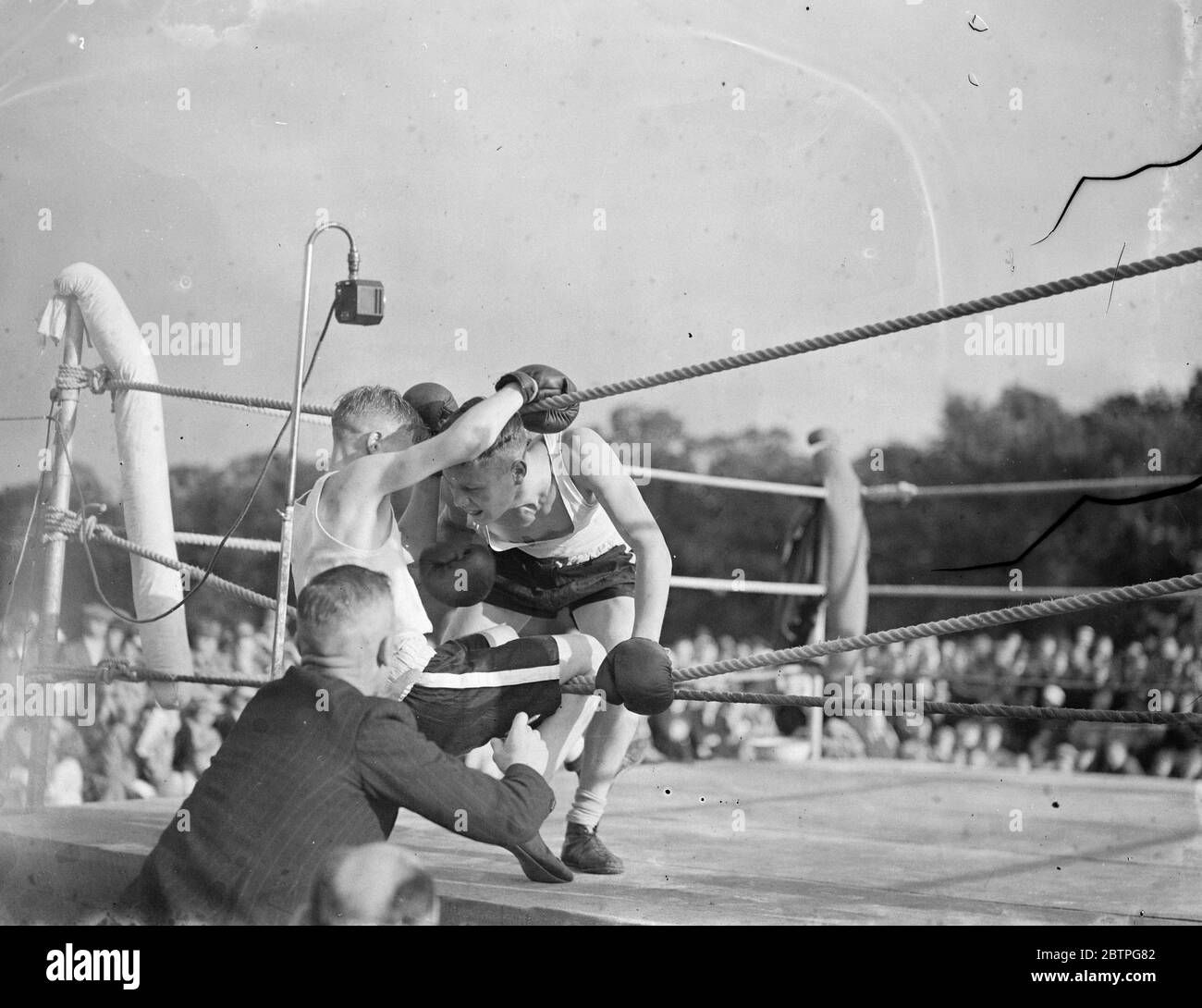 Sidcup Jubilee fete . Two boys compete in the boxing ring . 1939 . Stock Photo