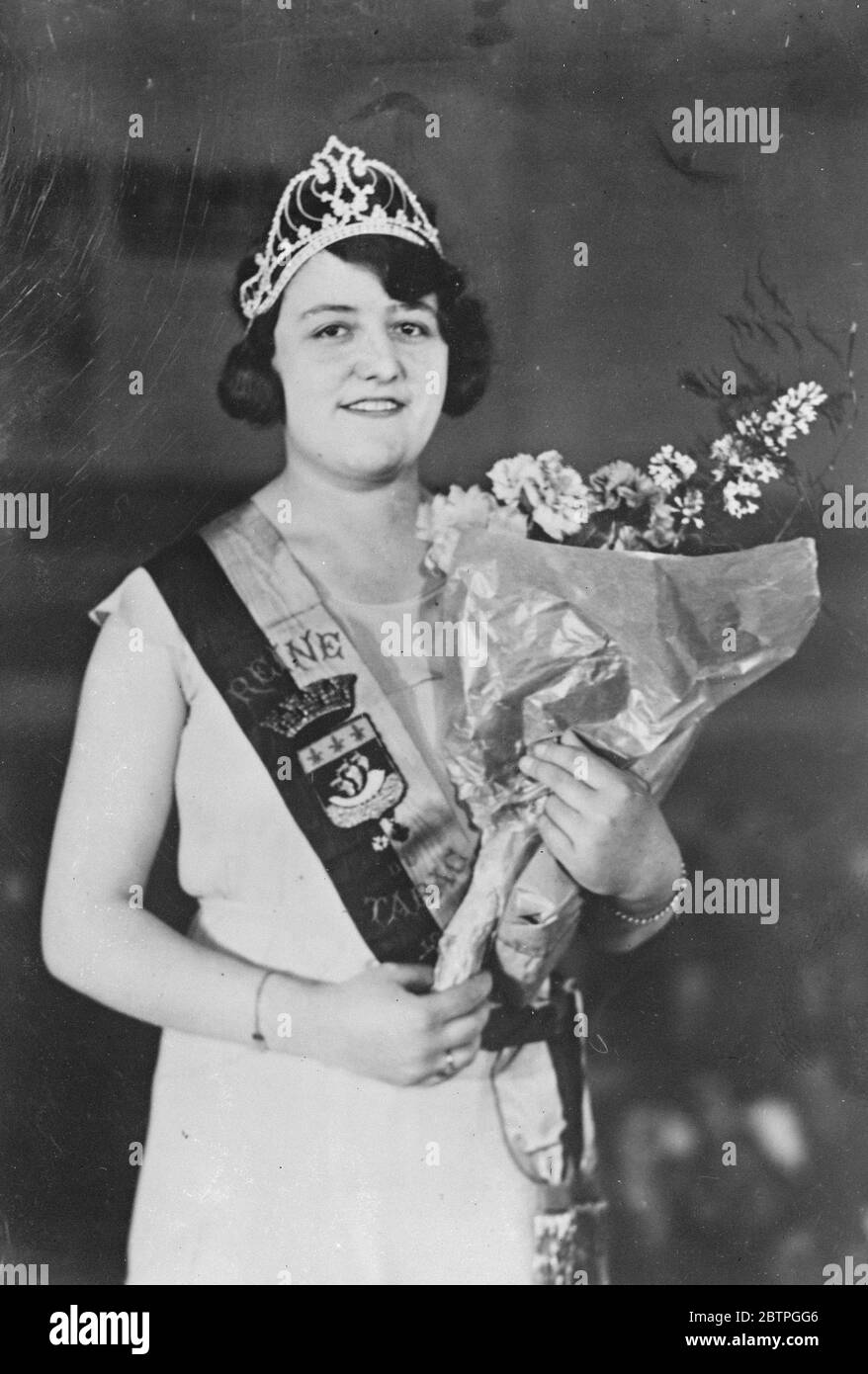 Smokers congress in Paris . The French tobacco trade was given a powerful fillip by the third annual National Smokers , Congress held in the Paris Ring . Mdlle Georgette Capoulade , who was elected the queen of tobacco at the National Smokers congress Paris . 21 November 1932 Stock Photo