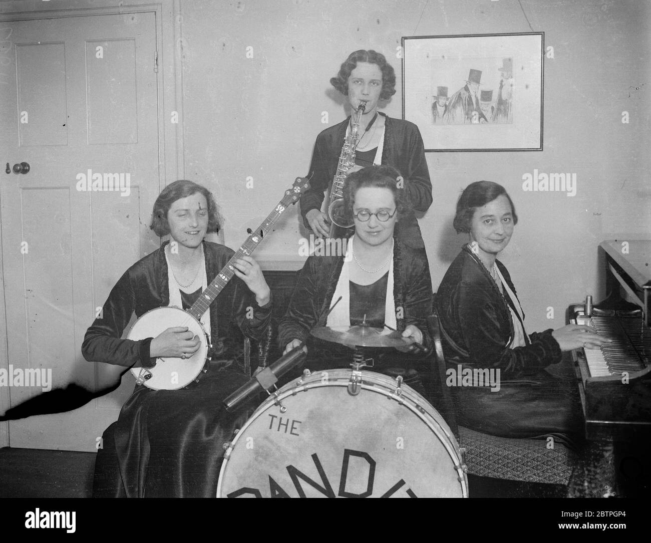 Society girls jazz band . Four society girls have discovered a novel way of earning their own living and combining work with pleasure . Miss Sheila Annesley and her sister Doda ( daughters of Mrs James Annesley and nieces of Lady Clinton Dawkins ) , the Hon Doria Stanhope , niece of Lord Chesterfield and Miss Rhona Rabbidge , the Middlesex and International golf player , have turned themselves into the  Bandits  jazz band and have just made their first public appearance . They are already well booked in for balls and private dances . Left to right : Miss Sheila Annesley ( banjo ) , Miss Doria Stock Photo