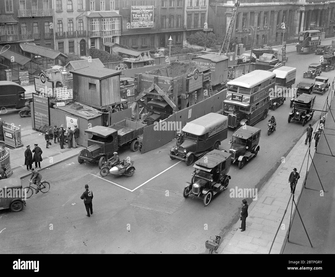 Knightsbridge , London . 1932 Stock Photo Alamy
