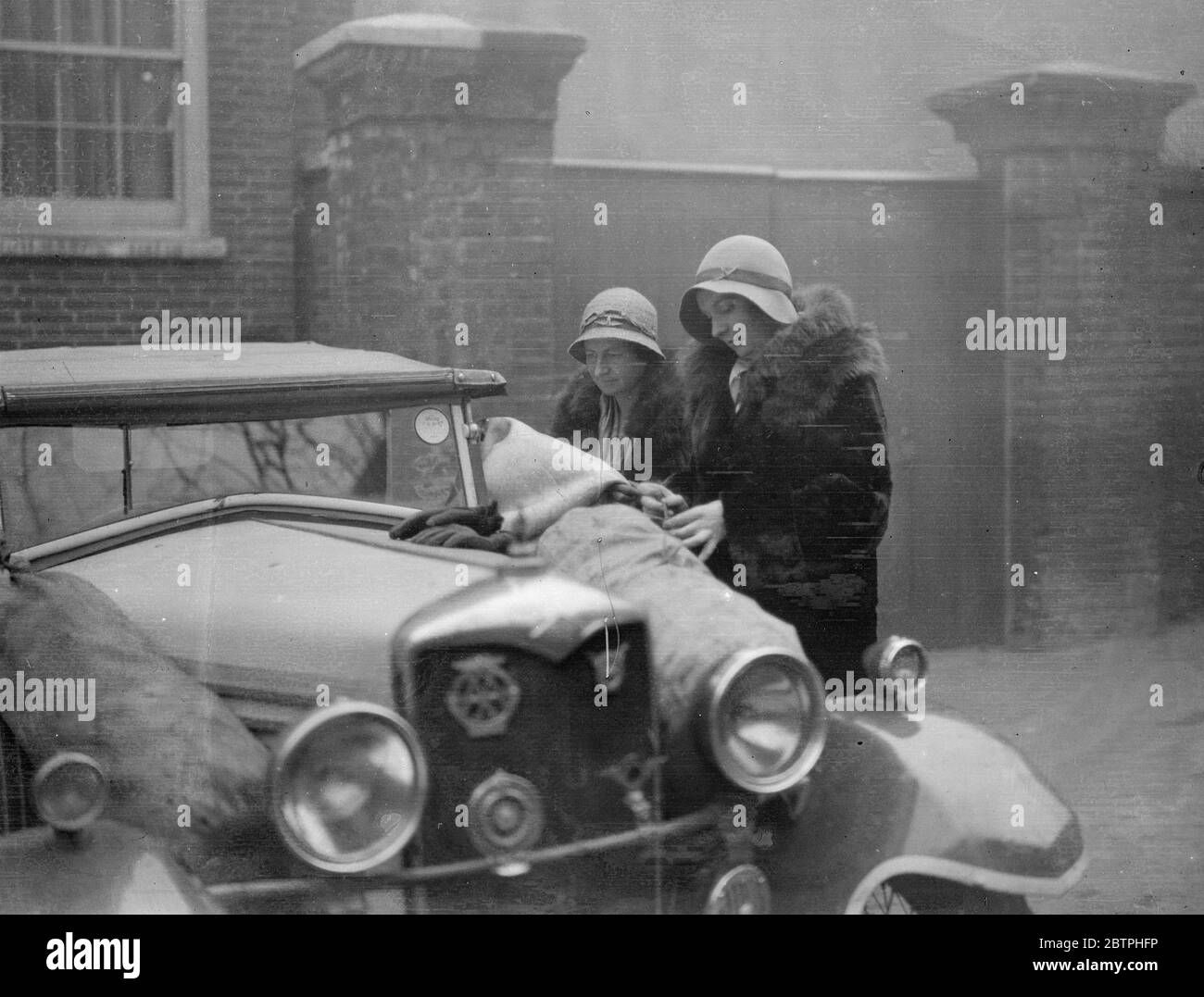 Overland from Australia . Australian motorists arrive in London . Miss Jean Robertson ( left ) and Miss K Howell . 30 January 1932 Stock Photo