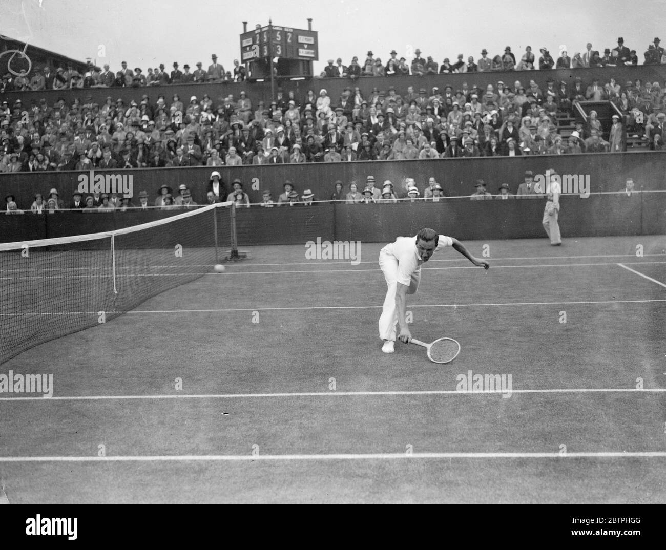 Wimbledon tennis championships . F J Perry beat G O Jameson in the singles of the Wimbledon tennis Championships . F J Perry getting down to a low shot during the match . 20 June 1932 Stock Photo