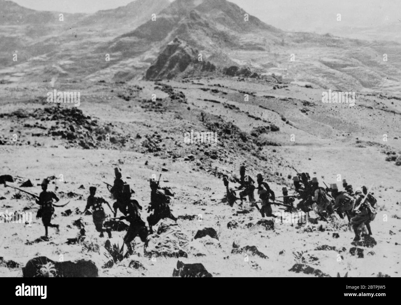 Askaris advance on Makale . Askaris of Colonel Lorensini 's native forces , advancing on Makale . 7 November 1935 Stock Photo