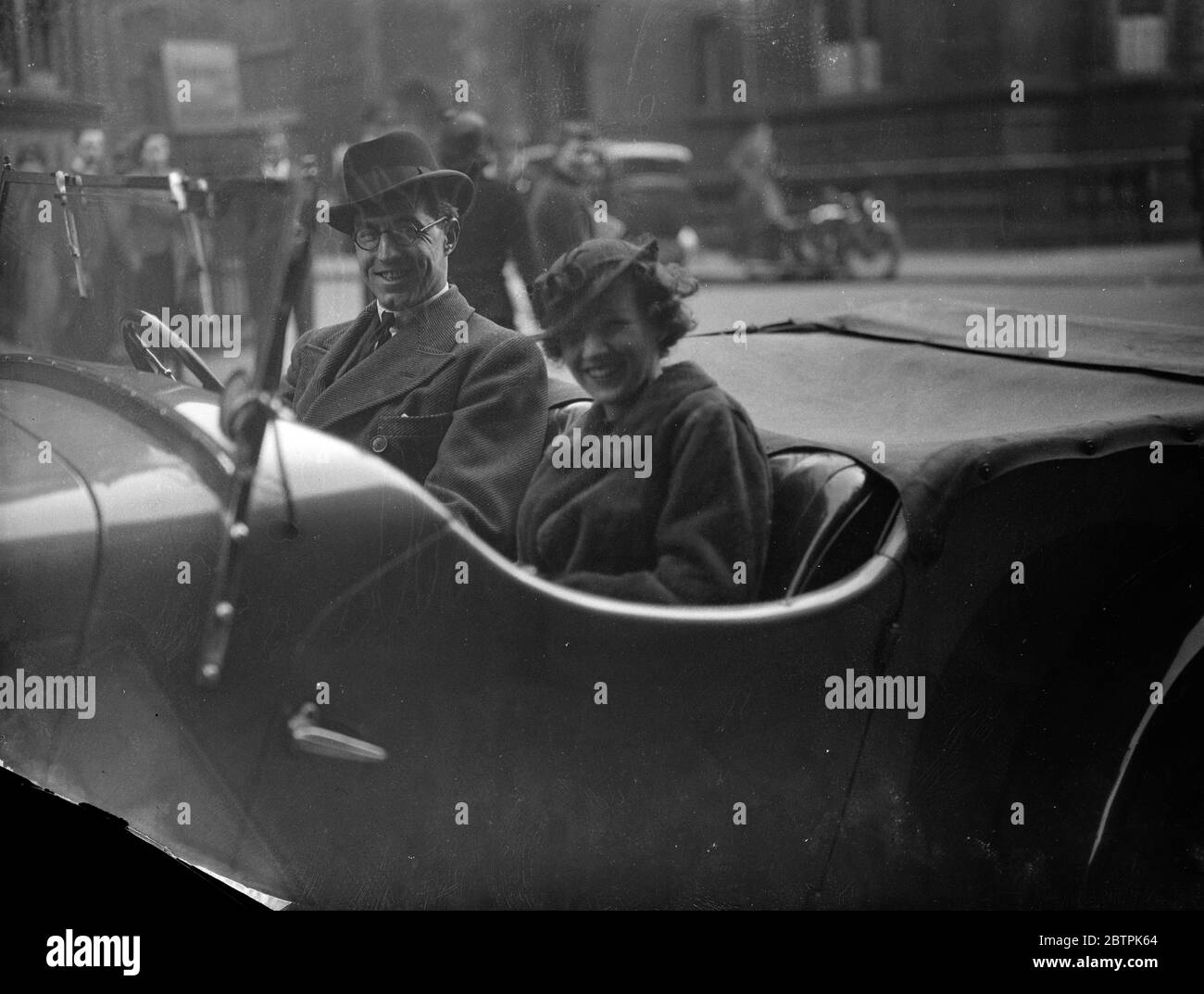 Married at Caxton Hall . Mr Alan Gorgan and his bride , Miss Winifred Mann , leaving the register office at Westminster in their car after their wedding yesterday . Stock Photo