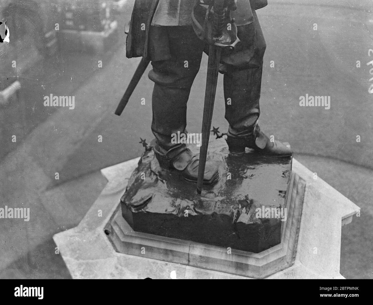 Upside down statue Black and White Stock Photos & Images Alamy