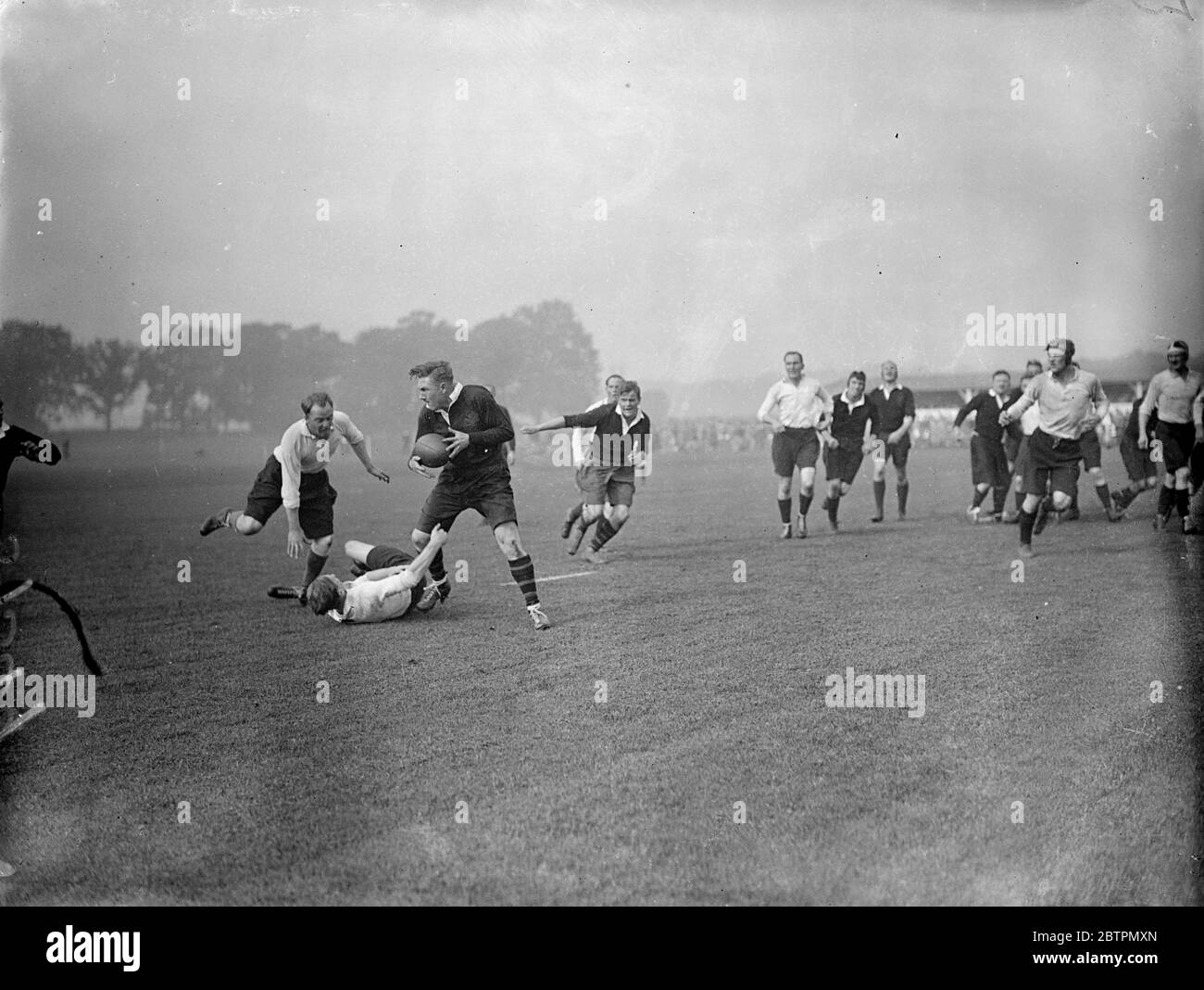 Lost to a Wasp. London Scottish met the Wasps at the Richmond athletic ground when the new season opened . Photo shows , London Scottish player loses the ball to a Wasp . 19 September 1936 Stock Photo