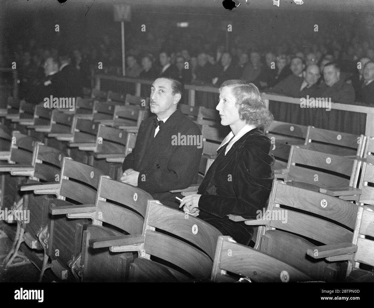 Beryl Markham in cinema. 19 April 1937 [?] Stock Photo