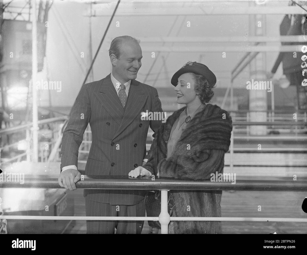 Actors arrived from South Africa. Judy Kelly, the actress and Gyles Isham, the young English actor, arrived at Southampton aboard the 'Llanvegan Castle' from South Africa. Photo shows, Judy Kelly with Gyles Isham on arrival at Southampton. 19 April 1937 Stock Photo