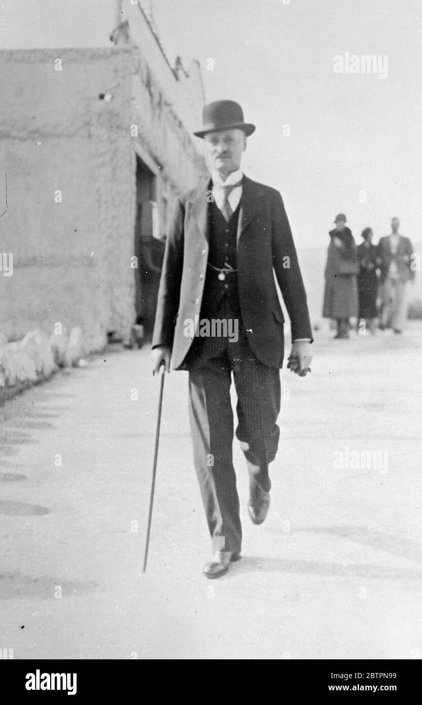 Londoner escapes in Hindenburg disaster. Mr George Grant, aged 62, a steamship agent of Swansea Road, London, is reported to have had a miraculous escape from the Hindenburg airship disaster at Lakehurst, New Jersey, in which 33 people perished. Photo shows: Mr George Grant, London survivor of the Zeppelin disaster. 7 May 1937 Stock Photo