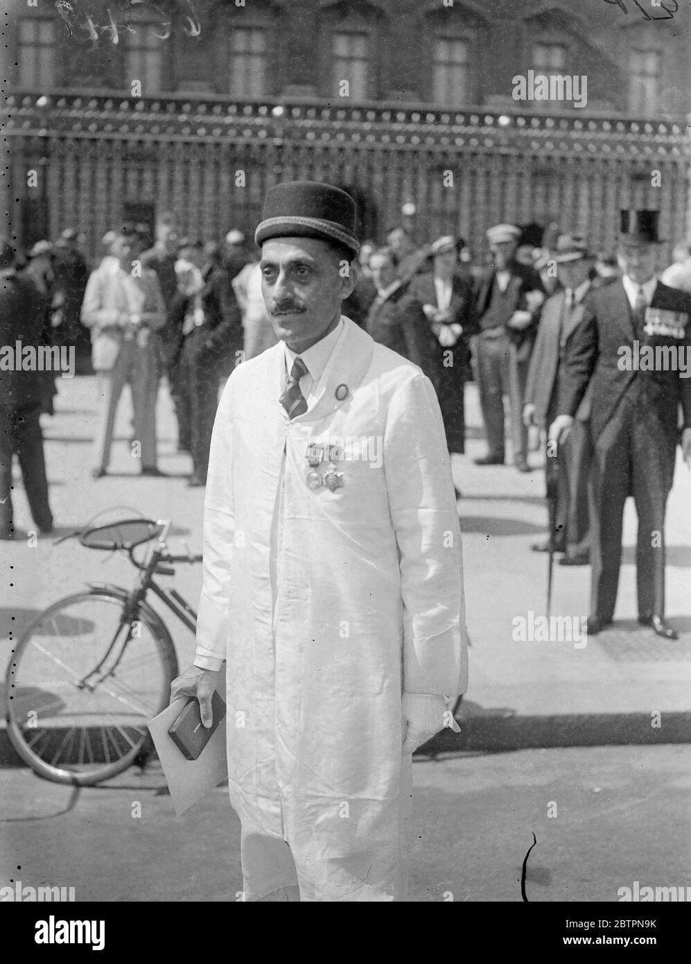 Indian receives ISO at Investiture. A further investiture was held by the King at Buckingham Palace. Photo shows, Khan Sahib AC Jassawall leaving after receiving the ISO. 11. June 1937 Stock Photo