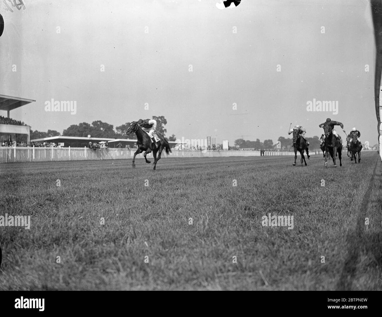 Northolt Derby 'Hat Trick '. Short Ration one Northolt Derby at Northolt gaining for Pat Donoghue, the trainer his third successive win in the Northolt Derby. Short Ration is owned by Miss Chester Beatty. Photo shows, short Ration winning the Northolt Derby. 14 June 1937 Stock Photo