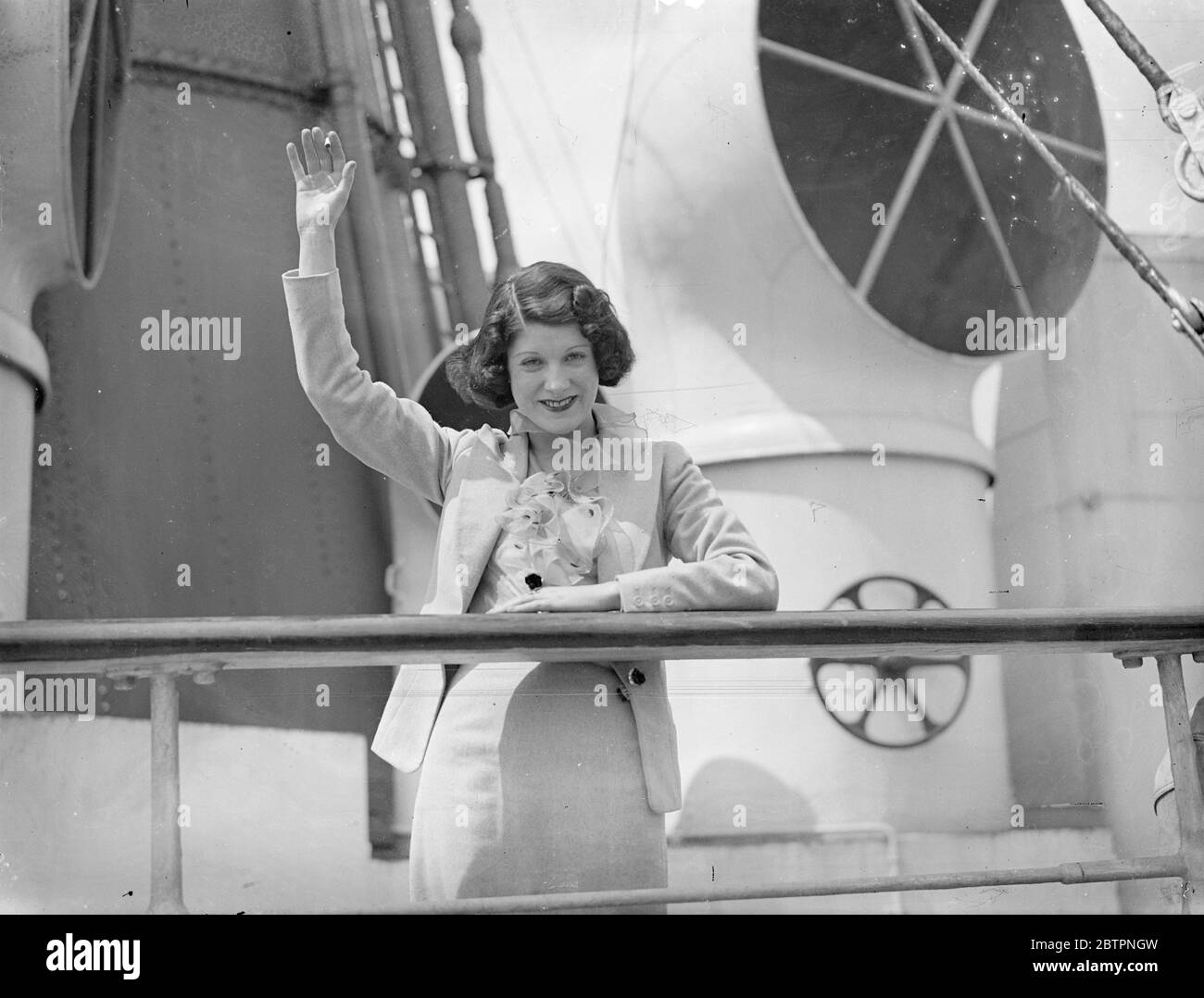 Paddy Naismith arrives home. Msis Paddy Naismith, well-known air woman and motor racing driver, arrived at Southampton on the liner Aquitania on her return higher from America. Photo shows, miss Paddy Naismith on her arrival at Southampton. 22 June 1937 Stock Photo
