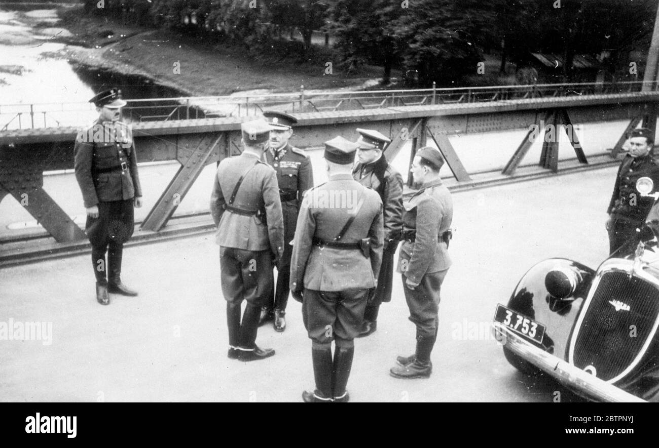 Poland takes over Teschen. A Polish army of occupation is now in possession at Teschen, the district which was ceded to Poland by Czechoslovakia in compliance with the Polish ultimatum. The occupation followed that of the Sudetenland by Germany. Photo shows, Czech officers handing over to the polls on the bridge across the Olza at Teschen. 4 October 1938 Stock Photo