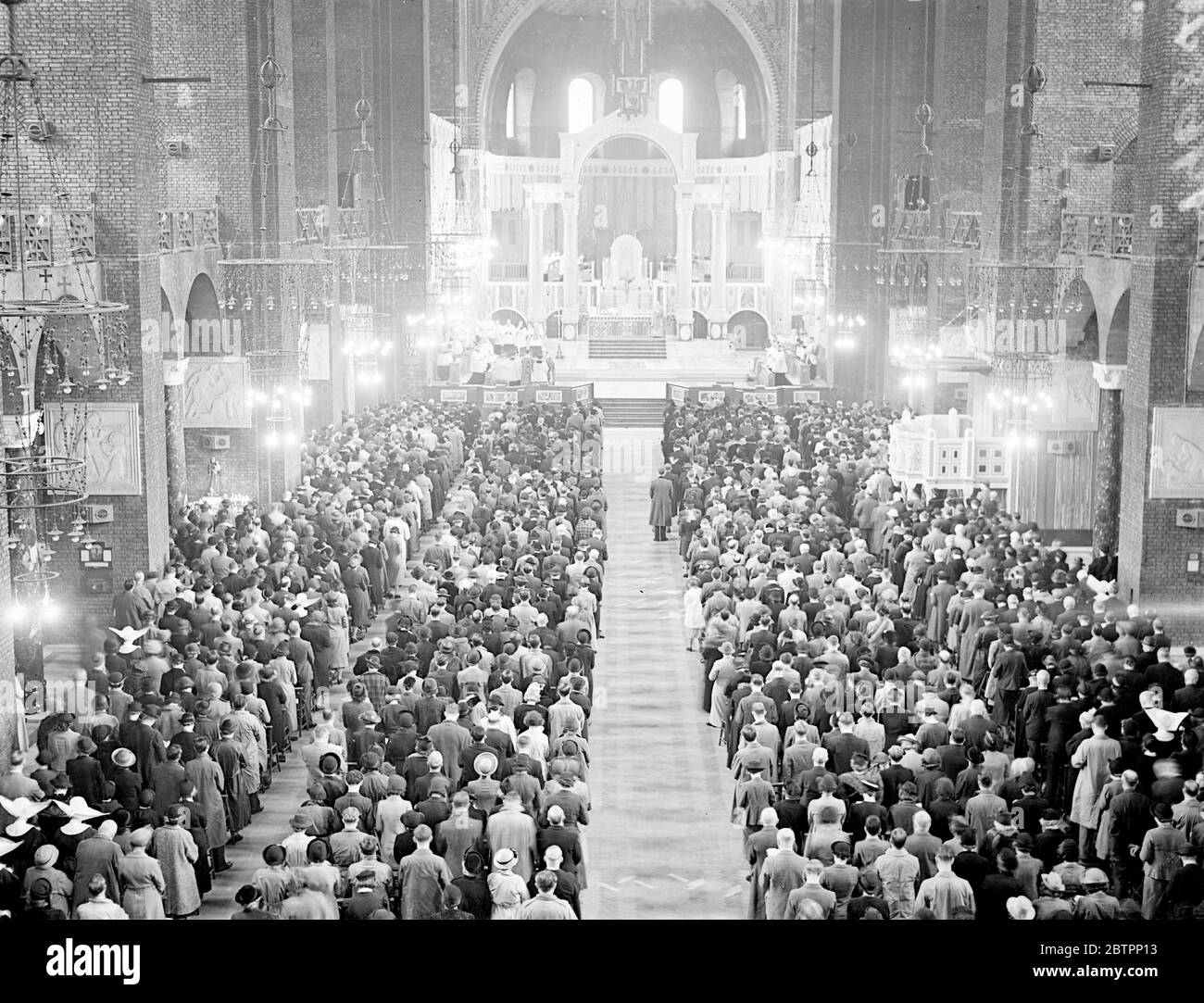 'Peace Mass' in Westminster Cathedral. Roman Catholics in London attended a special Mass at Westminster Cathedral to return. Thanks for the ceasing of European crisis. Photo shows, the scene during the 'Peace Sunday' Mass in Westminster Cathedral. 2 October 1938 Stock Photo