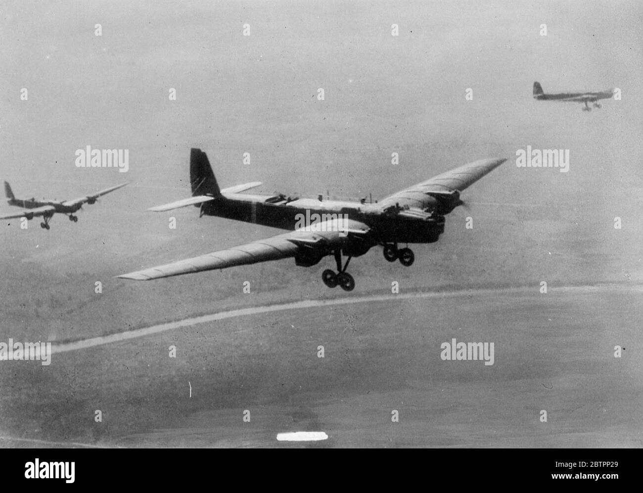 Heavy Russian bombers in flight. 23 June 1941 Stock Photo