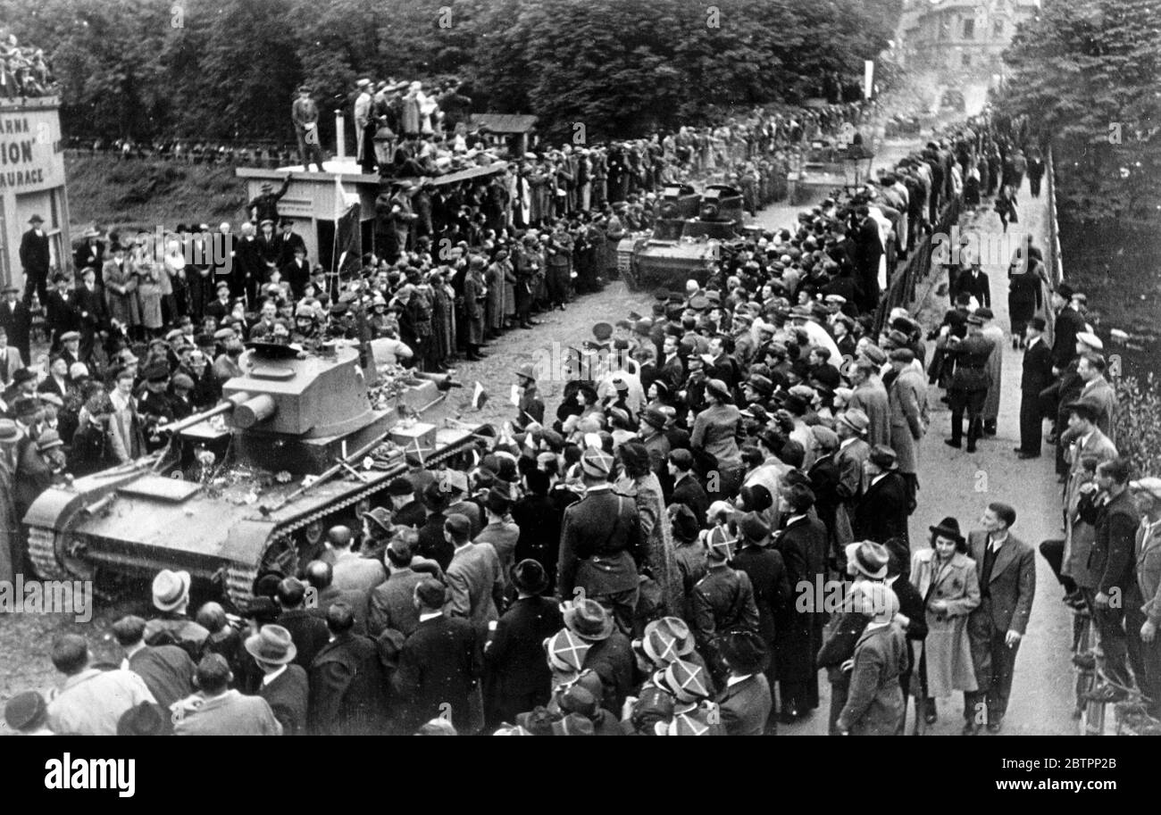 Poland takes over Teschen. A Polish army of occupation is now in possession at Teschen, the district which was ceded to Poland by Czechoslovakia in compliance with the Polish ultimatum. The occupation followed that of the Sudetenland by Germany. Photo shows, Polish tanks, passing through the crowds as the Polish army took over Teschen. 4 October 1938 Stock Photo