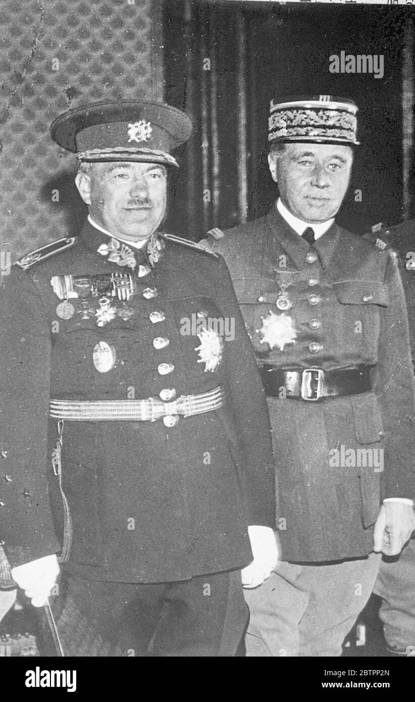 New Czechoslovak commander-in-chief. General Krejci has been appointed the new generalissimo of the Czechoslovak armed forces. Photo shows, general Krejci (right) , photographed with General Gamelin, the French commander-in-chief, during a visit to Paris. 25 September 1938 Stock Photo