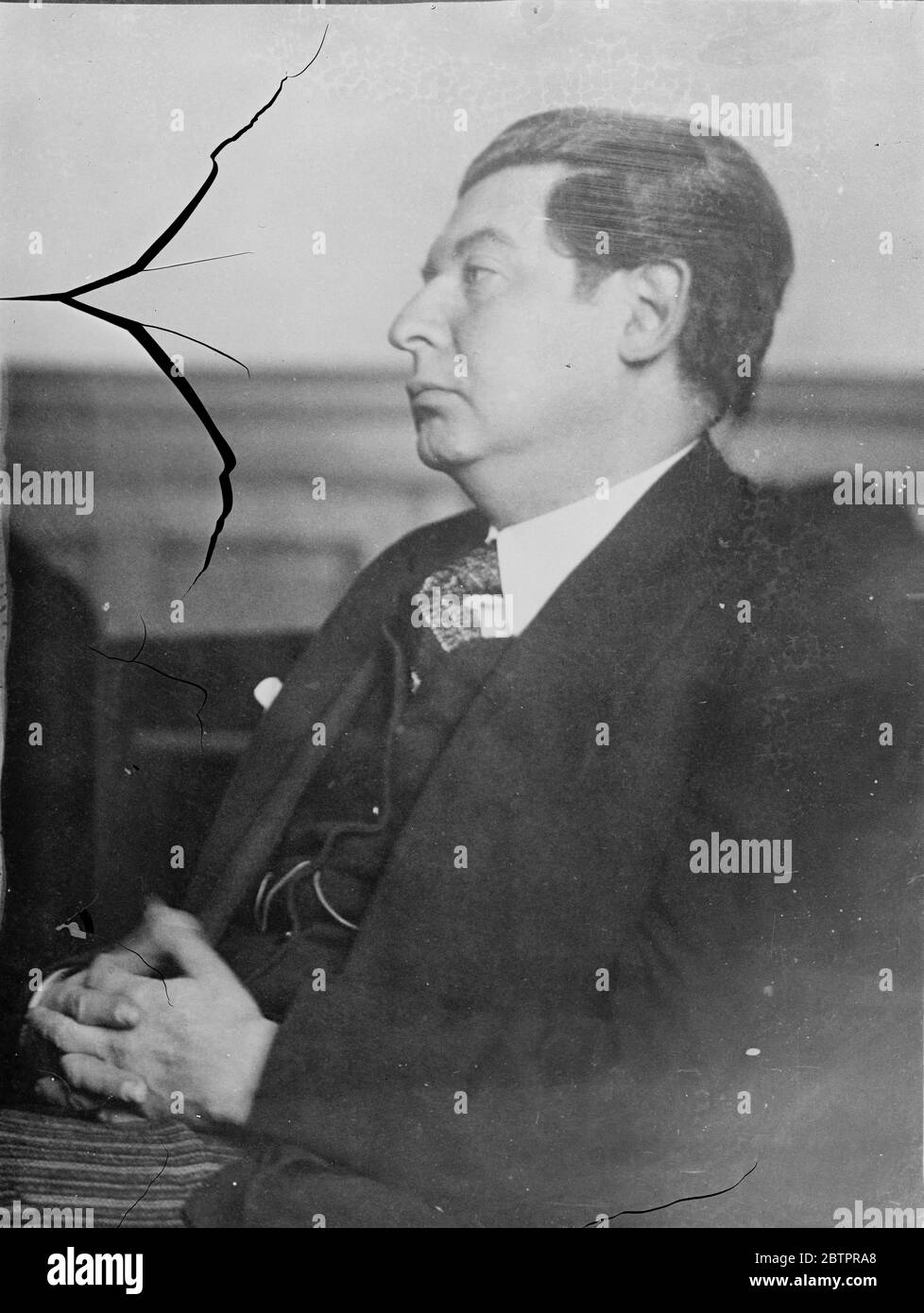 Extradition proceedings against Al Capone. Extradition proceedings have been taken in the Vienna Courts against Heinrich Eduard Jacob, said to have been an accomplice of Al Capone, the American gangster. Photo shows, Heinrich Jacob during the proceedings in the Vienna. 10 January 1938 Stock Photo