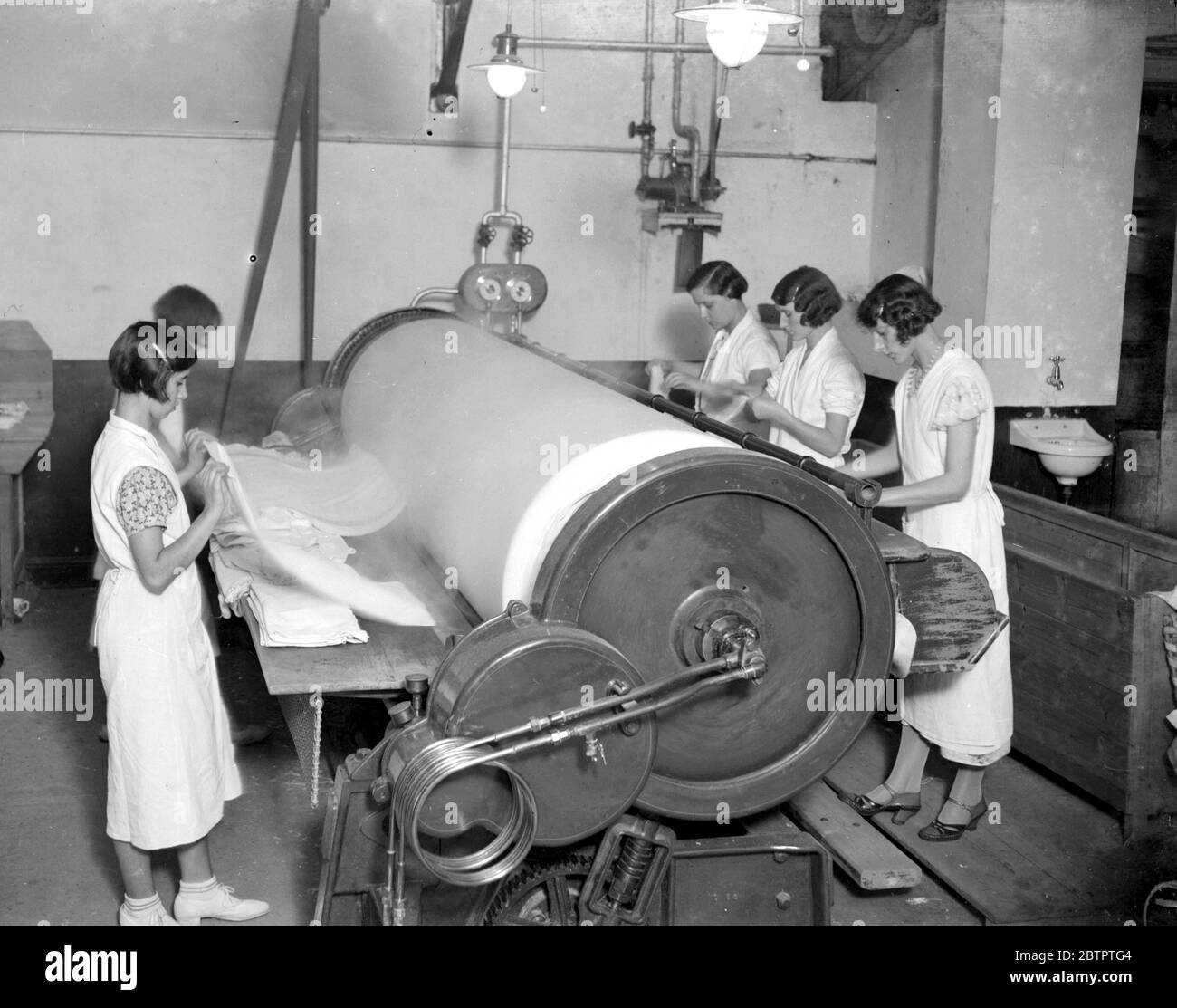 Mangling Longland PK laundry. 5 November 1934 Stock Photo