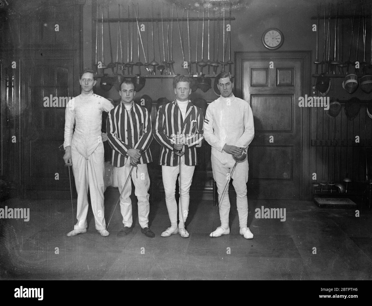 Oxfrod fencing team . 30s, 30's, 1930s, 1930's, thirties, nineteen thirties Stock Photo